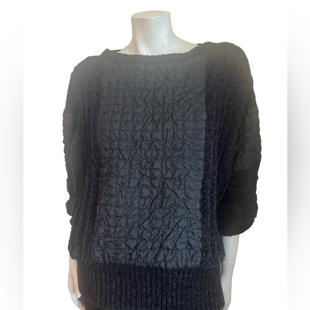 Vintage  Andriano by i. Fatigati Women's Black Textured Sweater  Size Medium